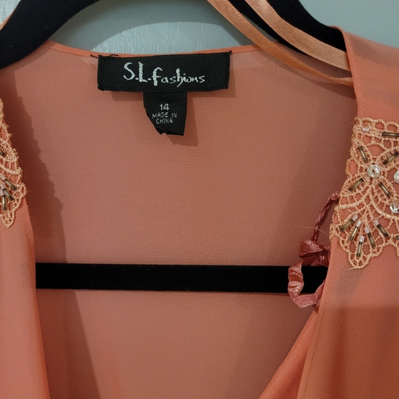 Beautiful Semi-formal Dress - Picture 2 of 4